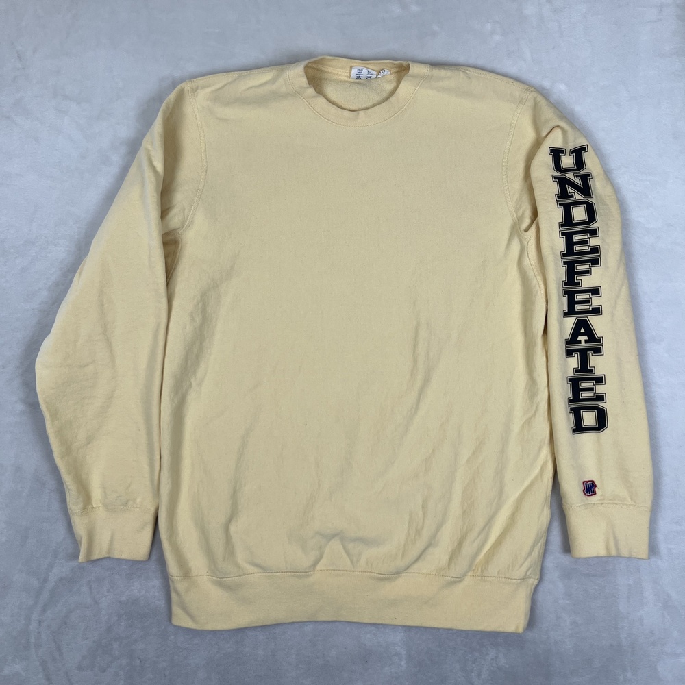 Undefeated Sweatshirt Mens Large Yellow Fleece Crewneck Sleeve Logo Pullover